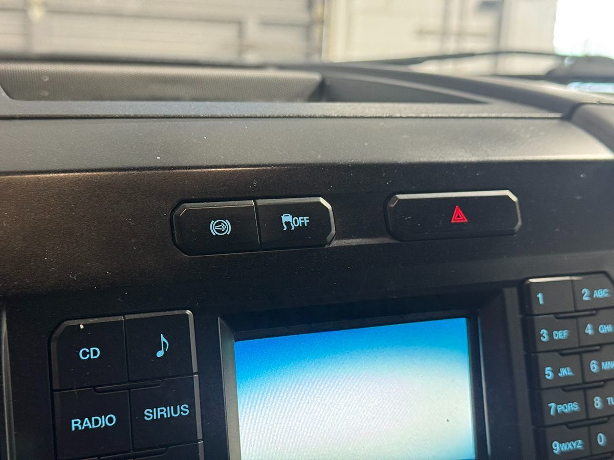 2018 Ford F-350 XLT photo 13