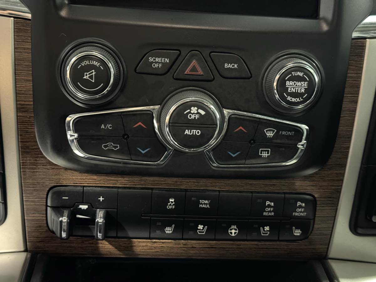 2019 Ram 1500 Classic Laramie photo 16