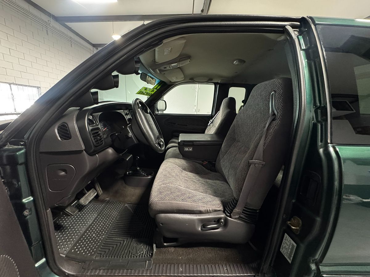 2001 Dodge Ram photo 8