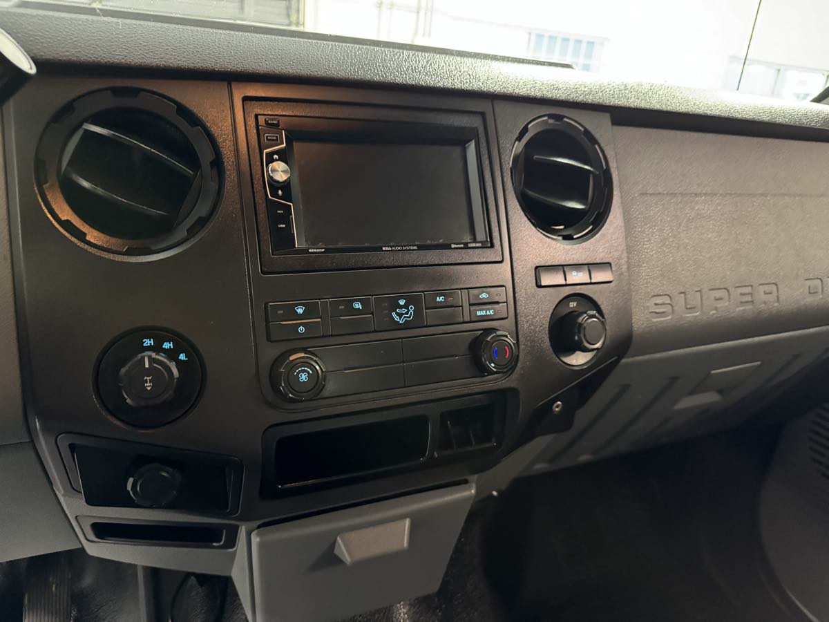 2011 Ford F-350 XL photo 12