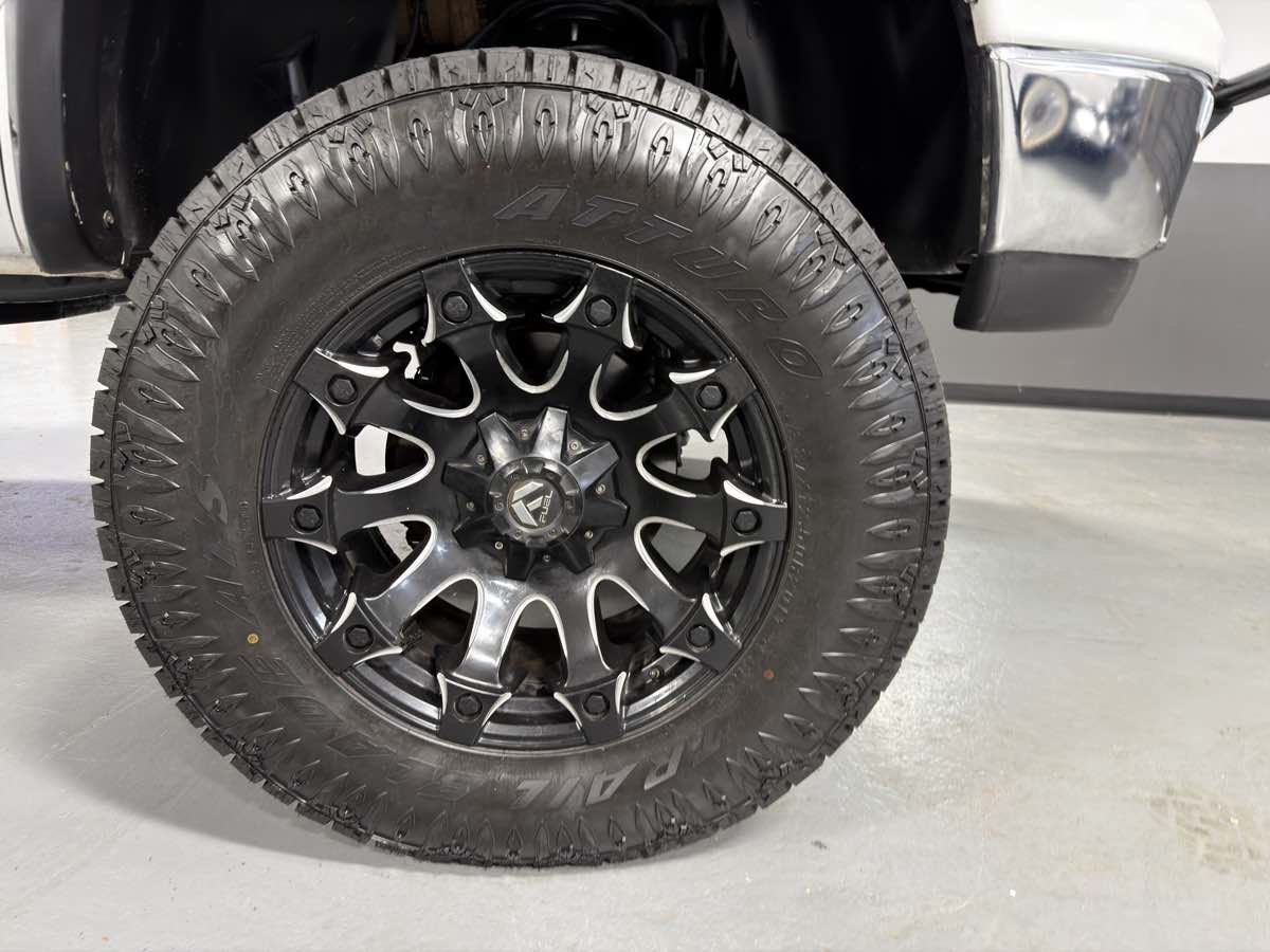 2005 Dodge Ram SLT photo 2