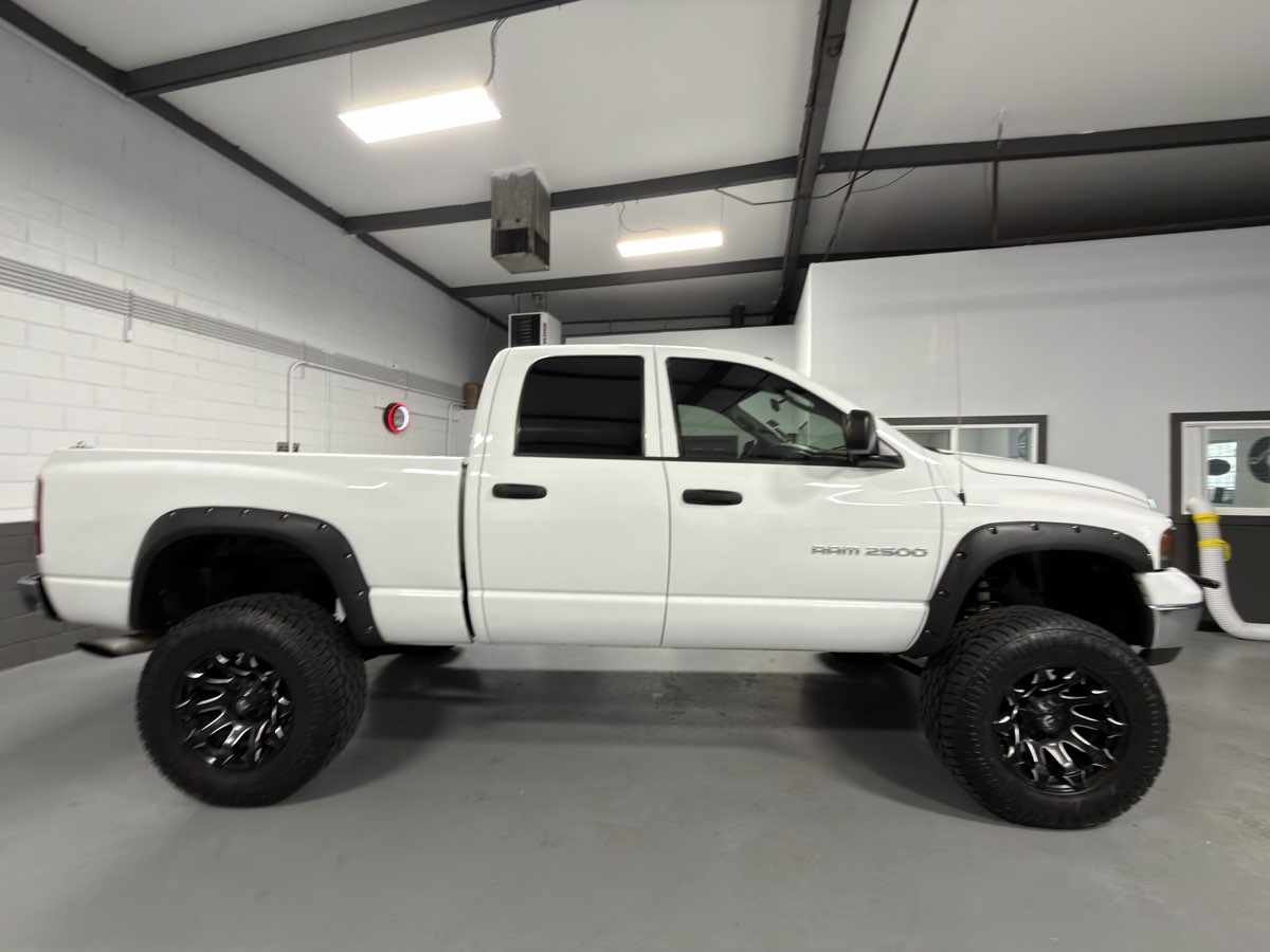 2005 Dodge Ram SLT photo 3