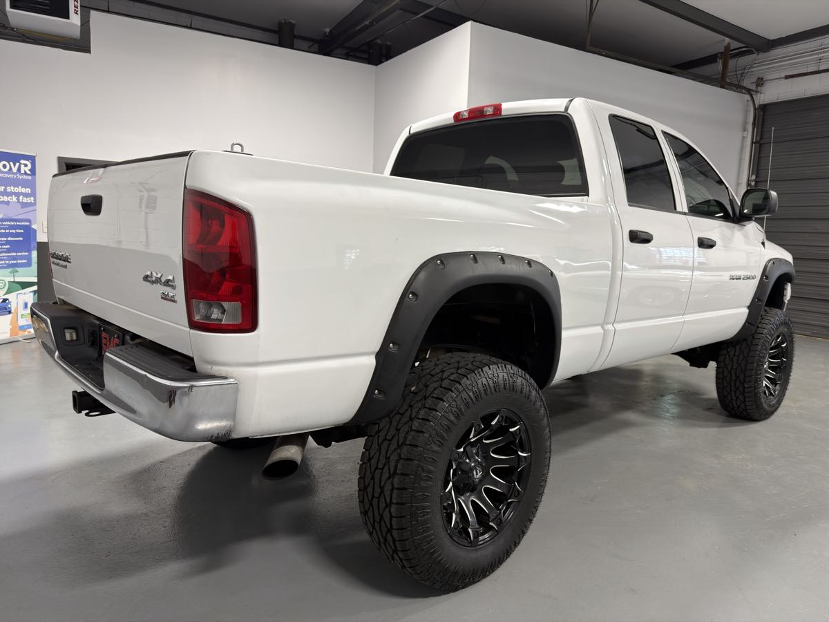 2005 Dodge Ram SLT photo 4