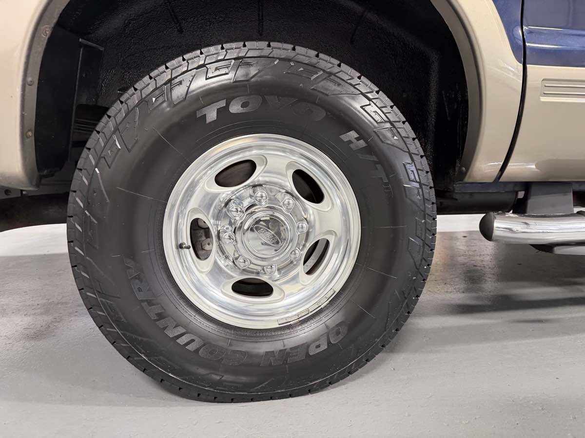 2004 Ford Excursion Eddie Bauer photo 2