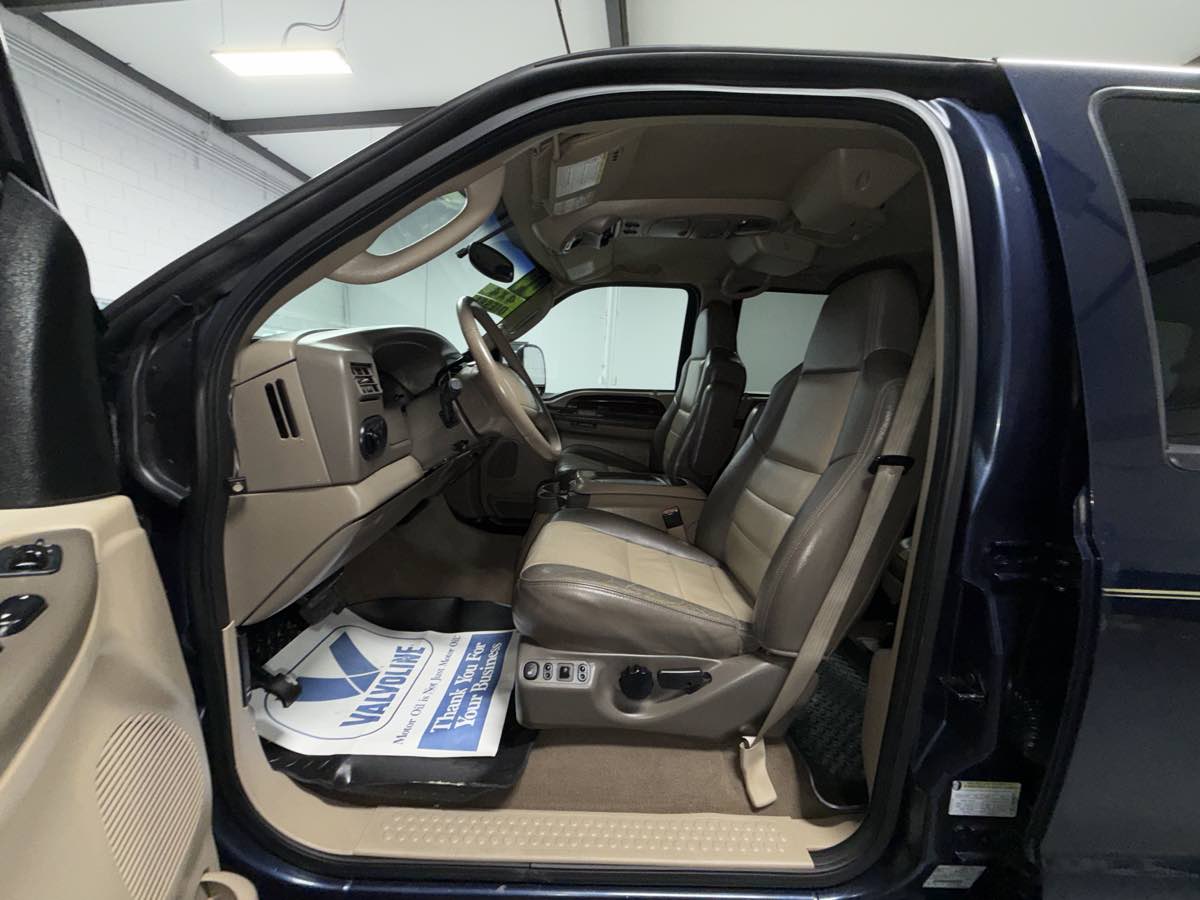 2004 Ford Excursion Eddie Bauer photo 11