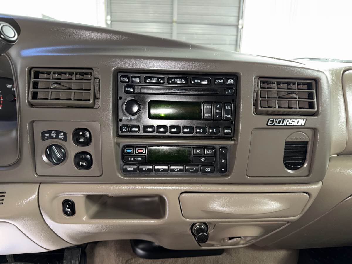 2004 Ford Excursion Eddie Bauer photo 13