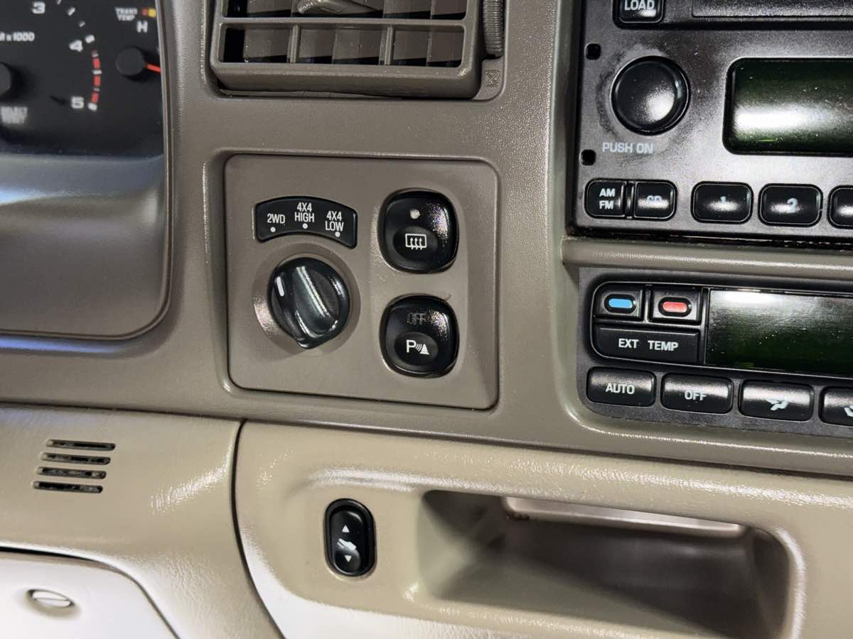 2004 Ford Excursion Eddie Bauer photo 14