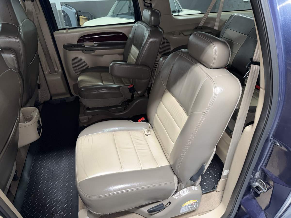 2004 Ford Excursion Eddie Bauer photo 15