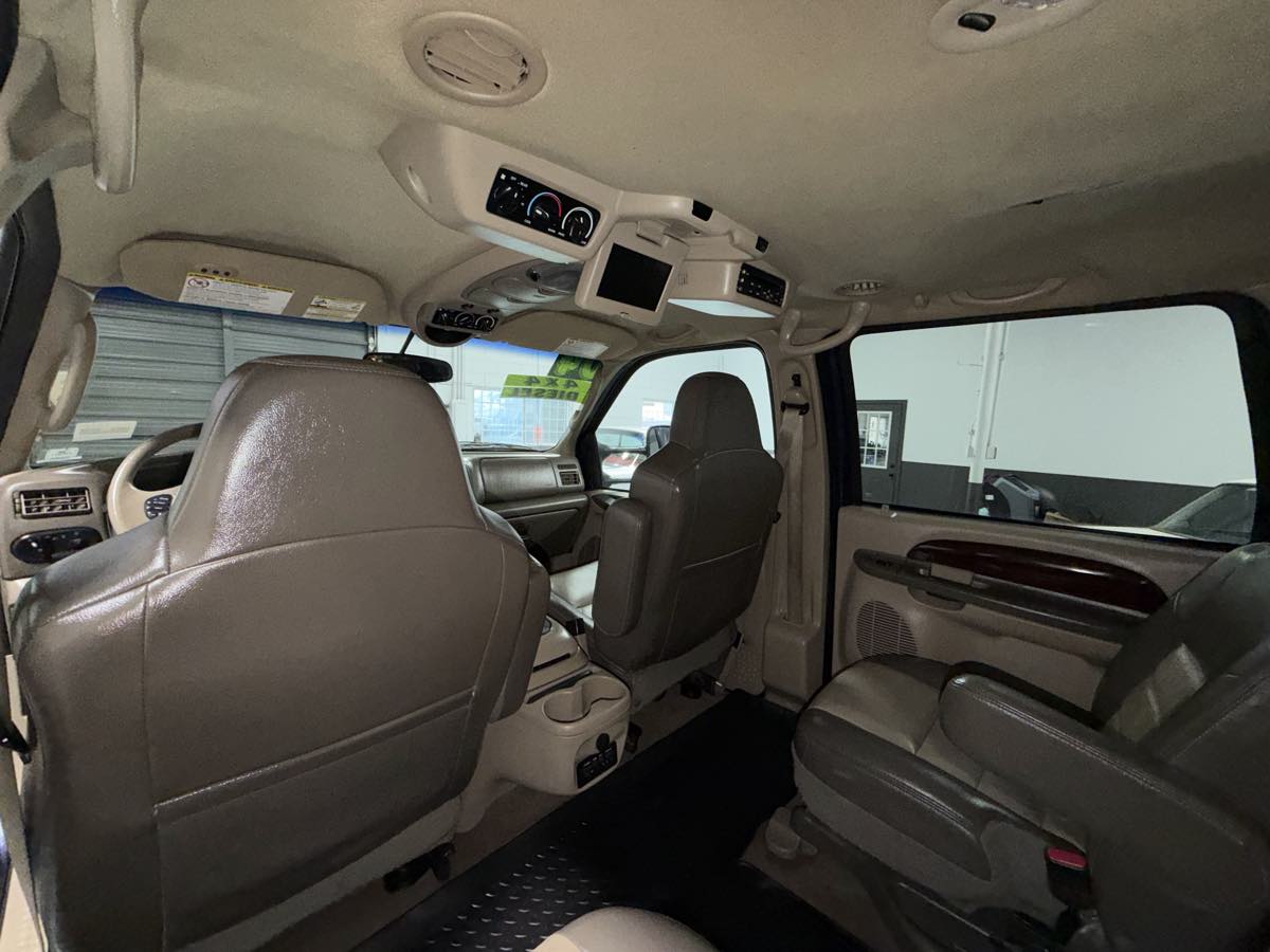 2004 Ford Excursion Eddie Bauer photo 17