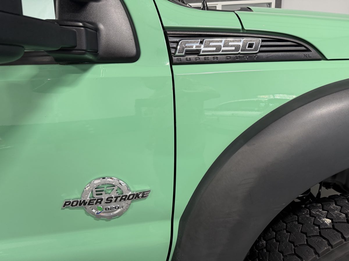 2011 Ford F-550 XL photo 2