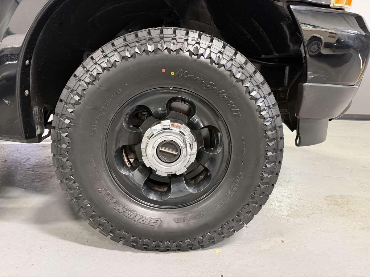 2004 Ford Excursion Limited photo 2