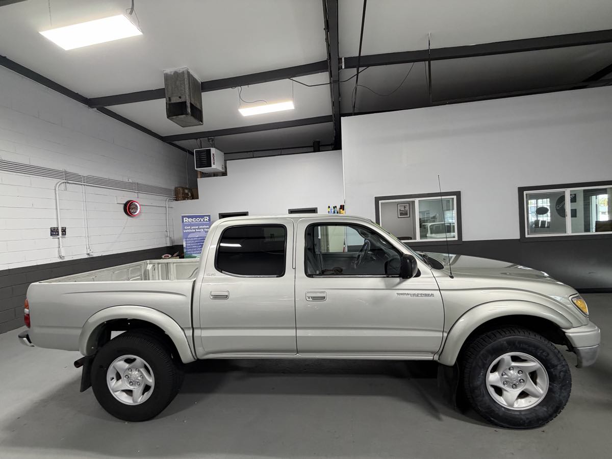 Photo 2 of this Toyota Tacoma