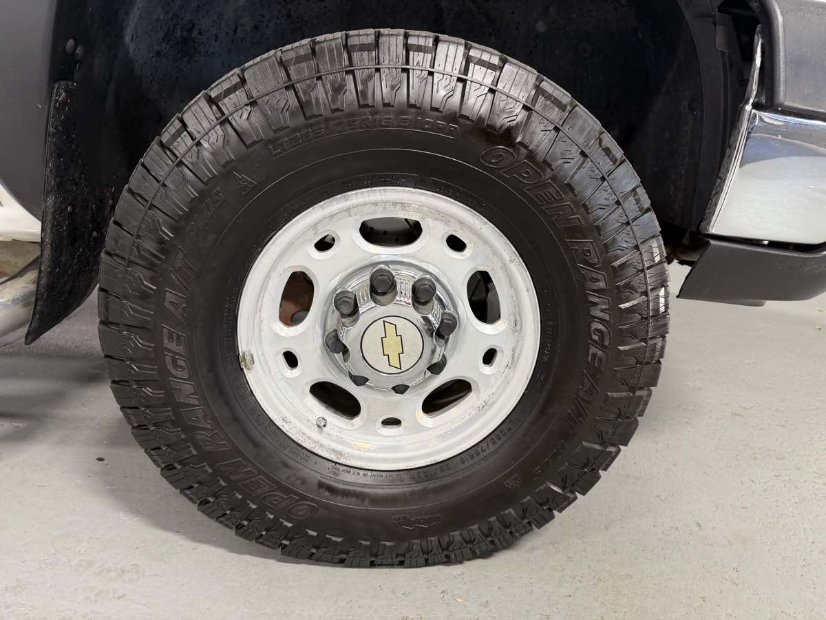 Photo 3 of this Chevrolet Silverado 2500HD