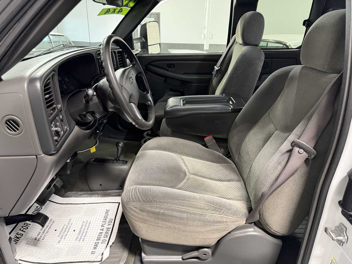 Photo 13 of this Chevrolet Silverado 2500HD