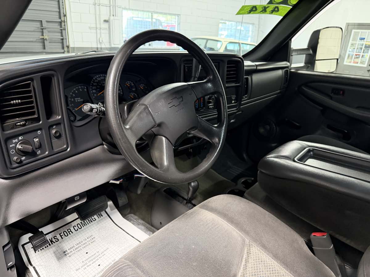 Photo 14 of this Chevrolet Silverado 2500HD