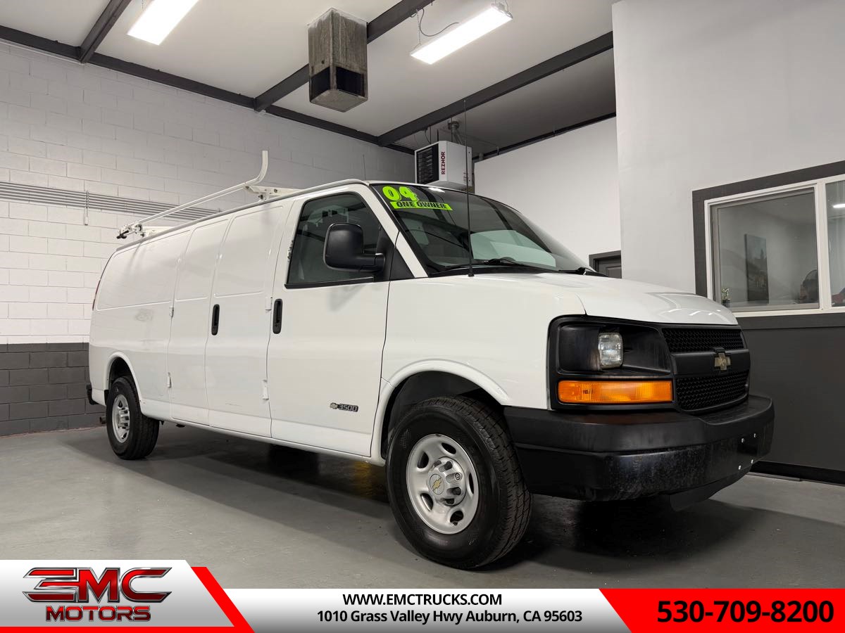 2004 Chevrolet Express 3500 Extended's photo