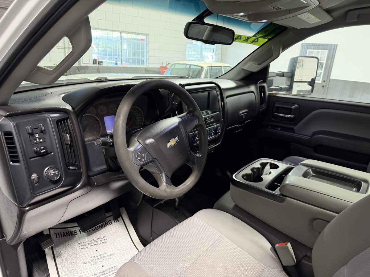 Photo 13 of this Chevrolet Silverado 3500HD