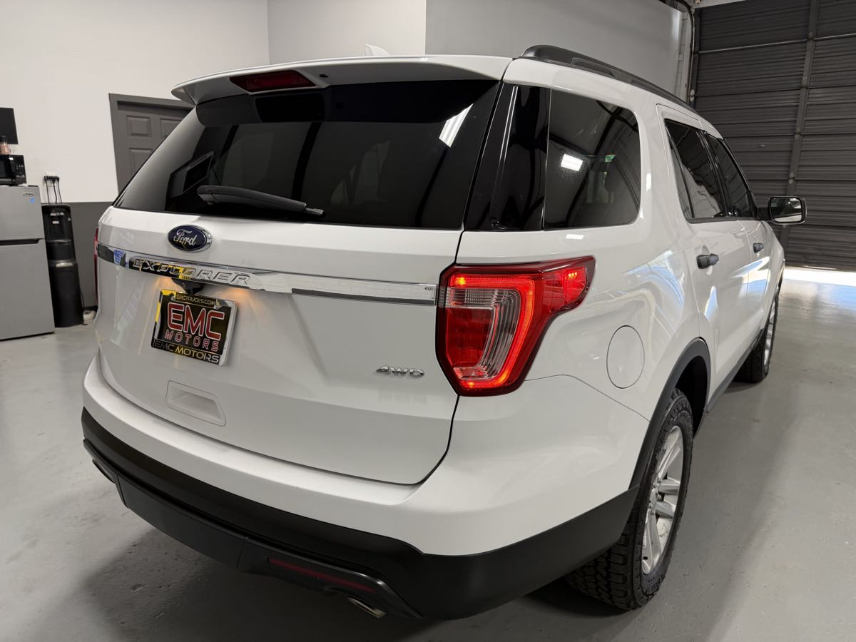 Photo 6 of this Ford Explorer