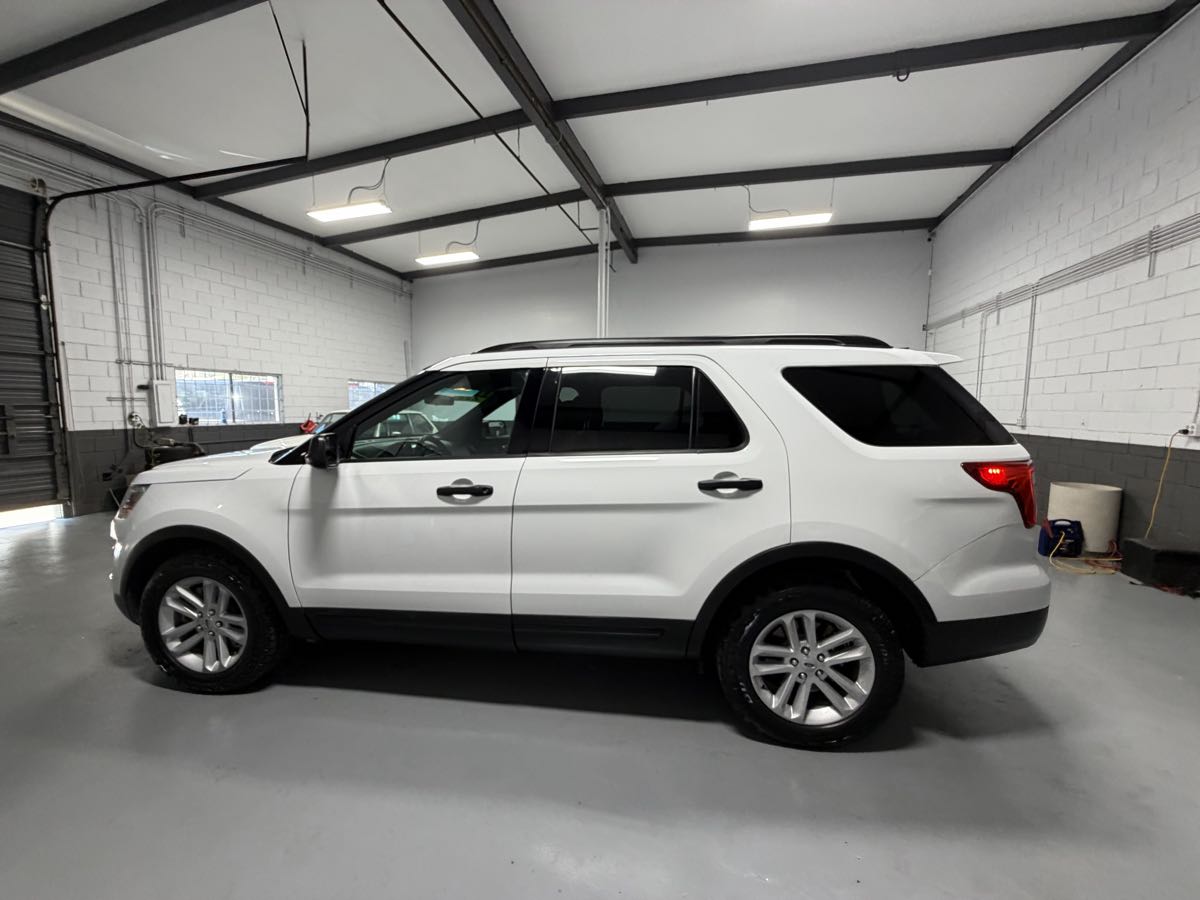 Photo 10 of this Ford Explorer
