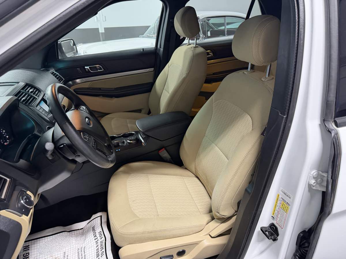 Photo 13 of this Ford Explorer