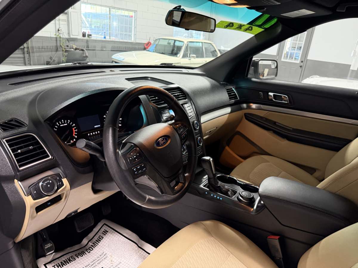 Photo 14 of this Ford Explorer