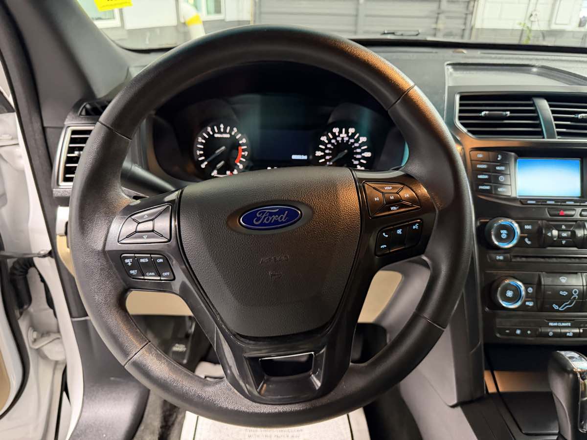 Photo 16 of this Ford Explorer