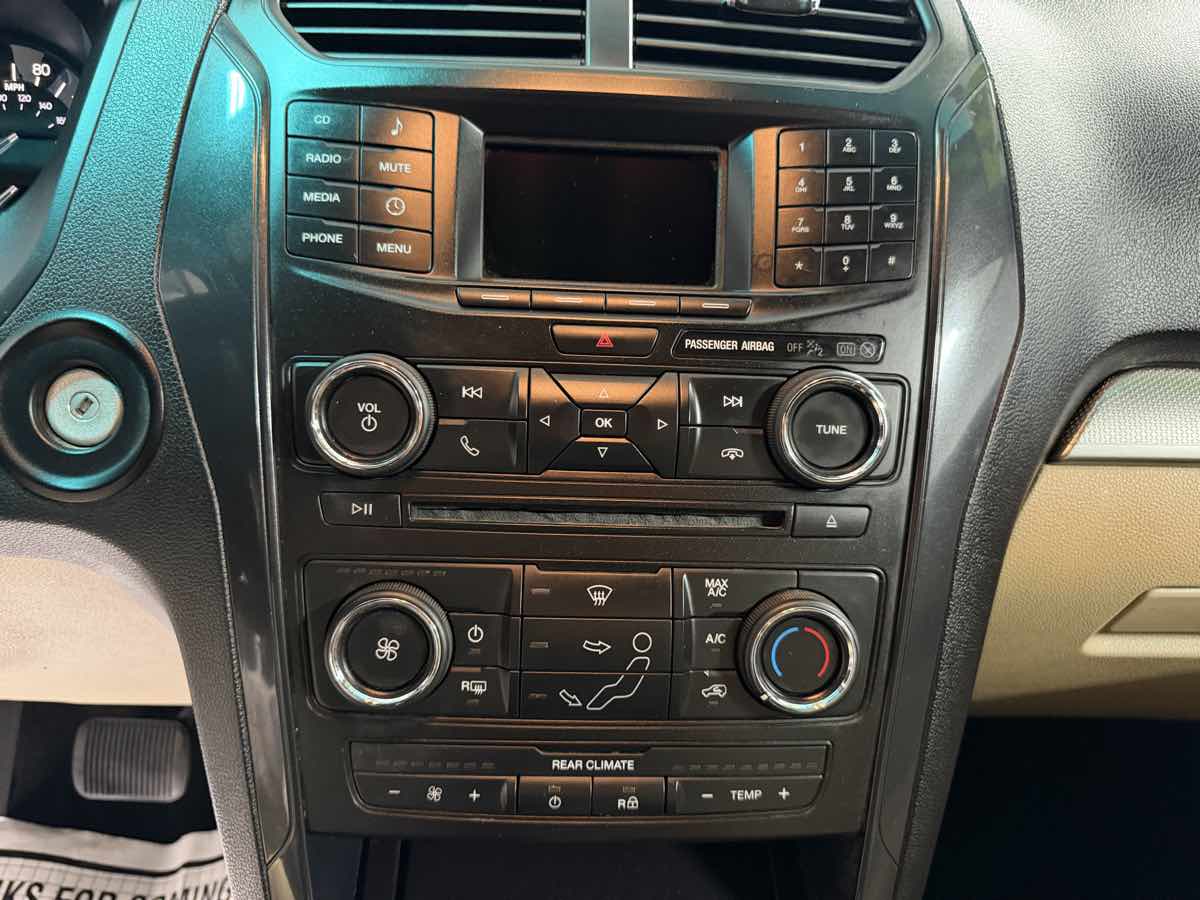 Photo 17 of this Ford Explorer