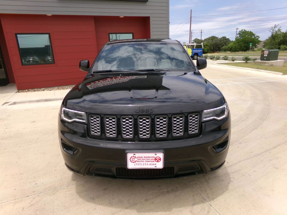 2021 Jeep Grand Cherokee Laredo X photo 3