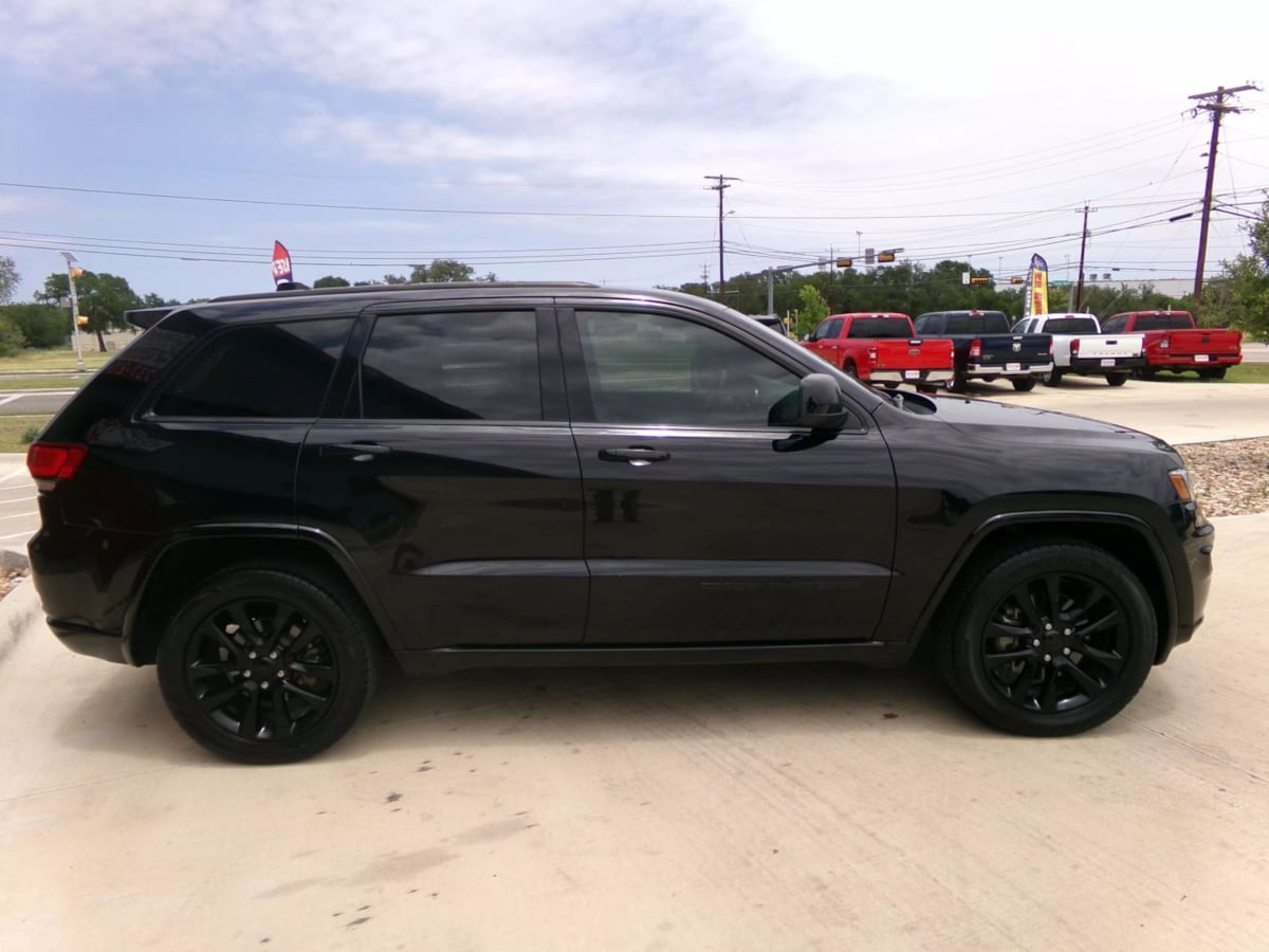 2021 Jeep Grand Cherokee Laredo X photo 5