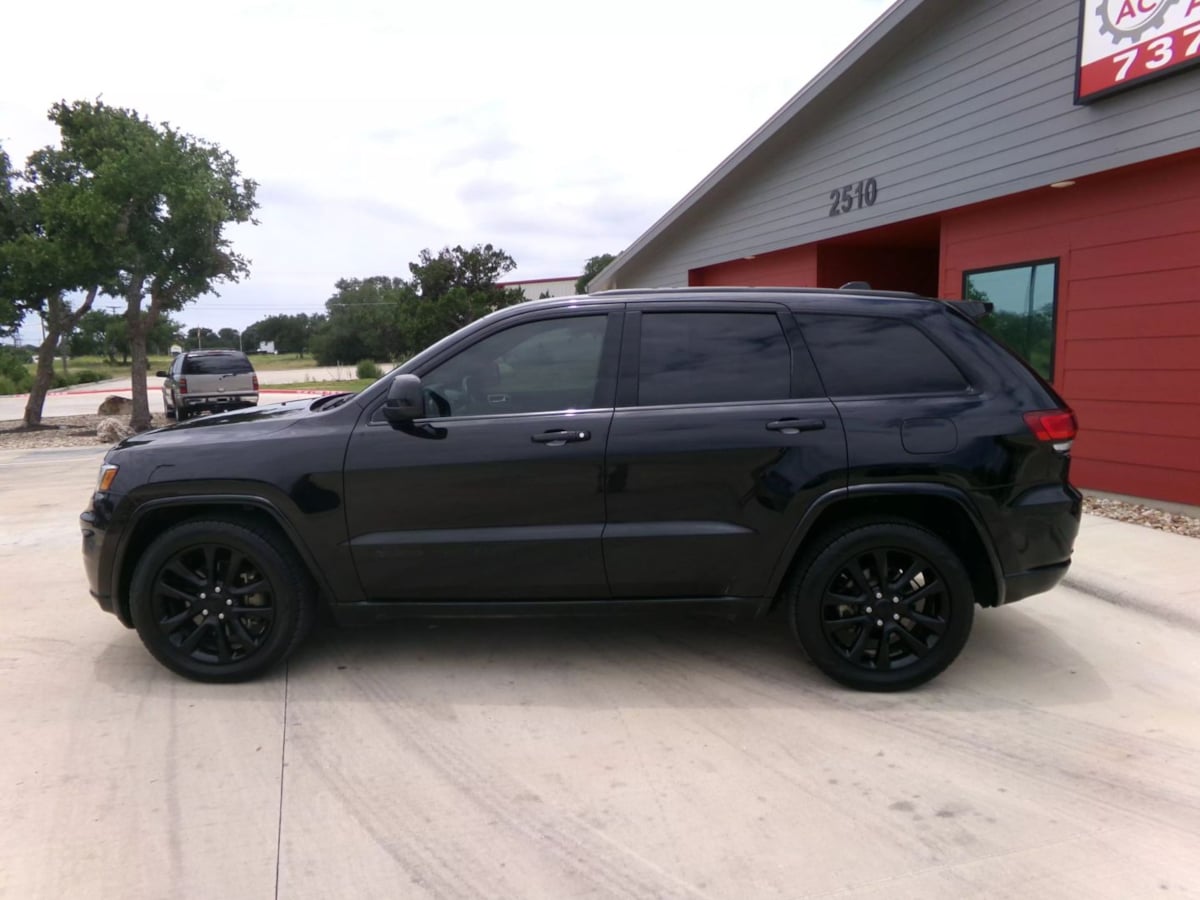 2021 Jeep Grand Cherokee Laredo X photo 9
