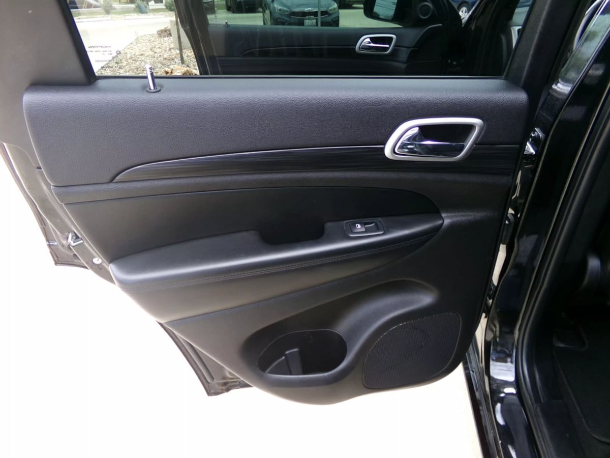 2021 Jeep Grand Cherokee Laredo X photo 24