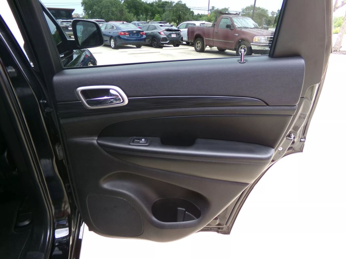 2021 Jeep Grand Cherokee Laredo X photo 28