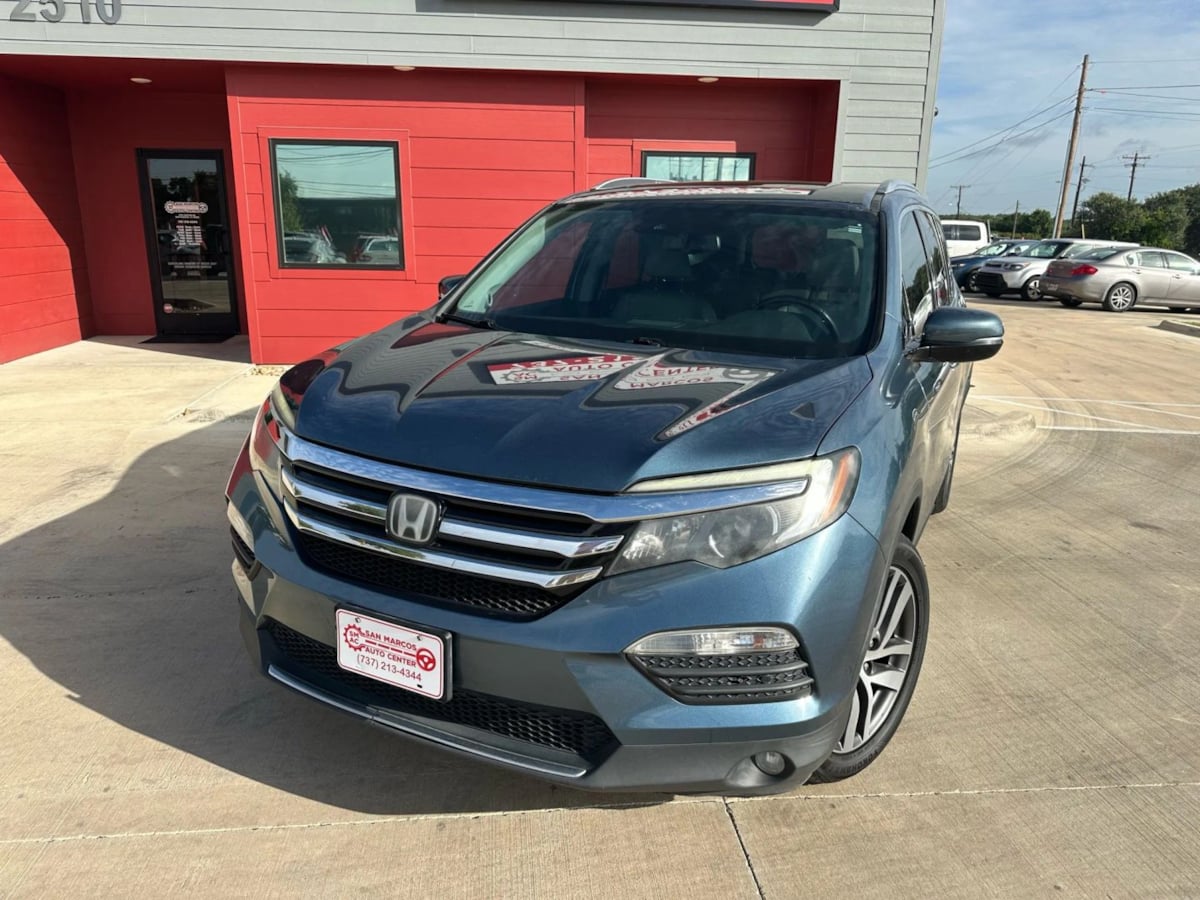 2018 Honda Pilot Touring photo 2