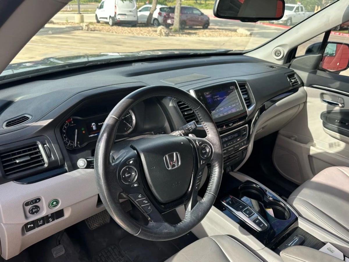 2018 Honda Pilot Touring photo 11