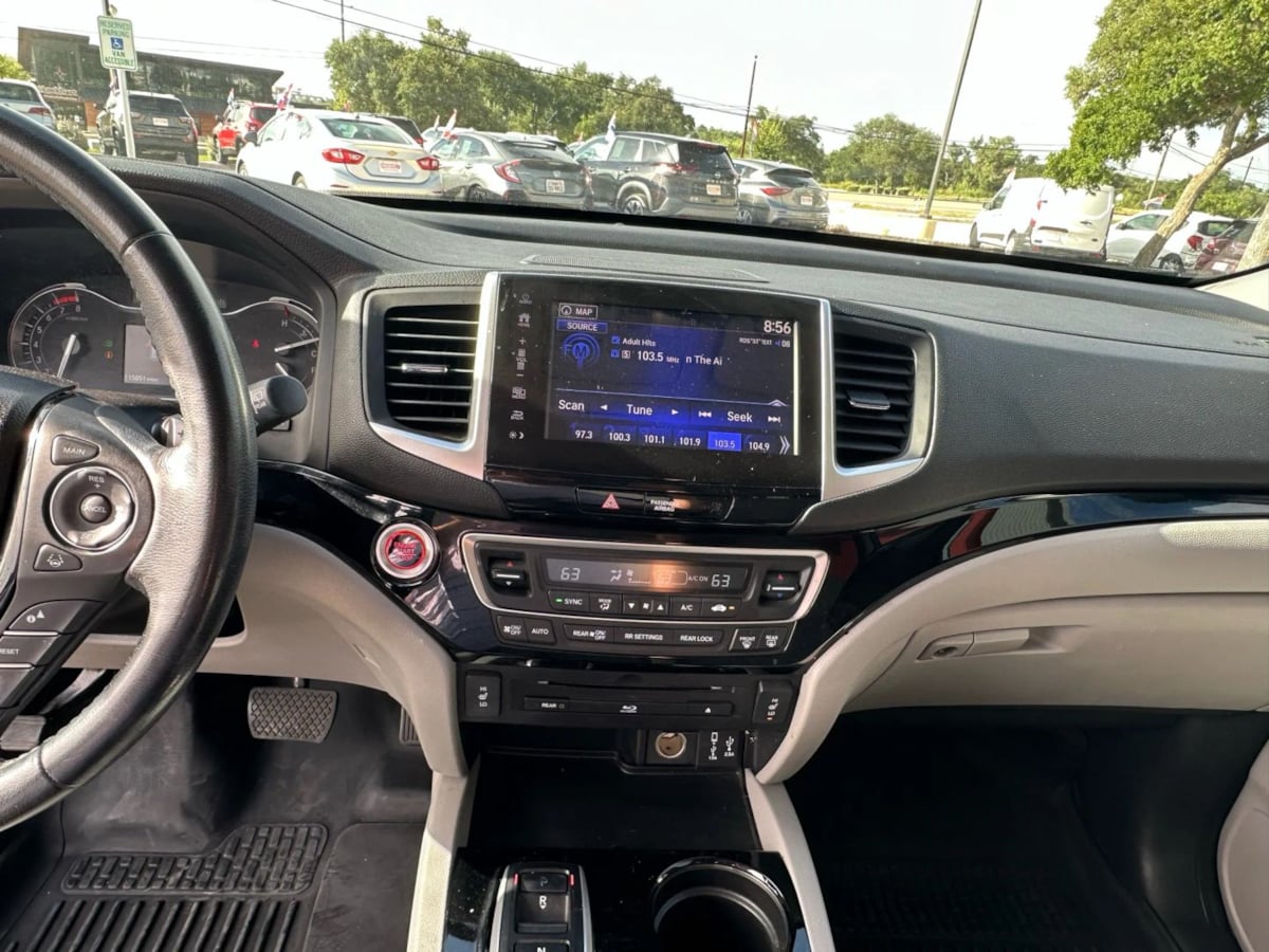 2018 Honda Pilot Touring photo 15