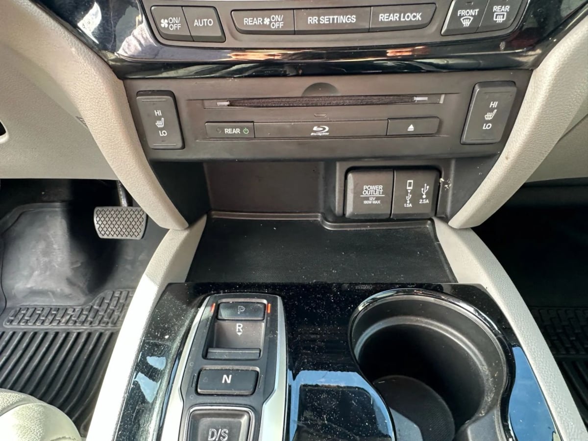 2018 Honda Pilot Touring photo 16