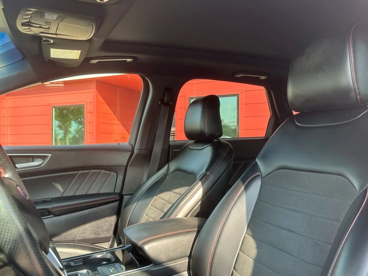 2020 Ford Edge ST photo 13