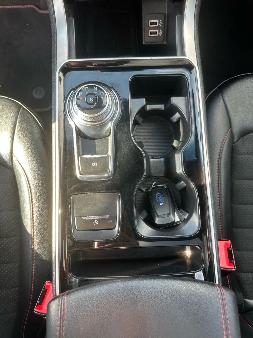 2020 Ford Edge ST photo 19
