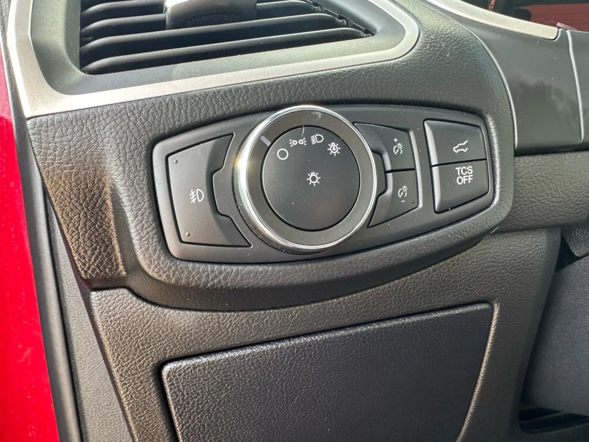 2020 Ford Edge ST photo 22