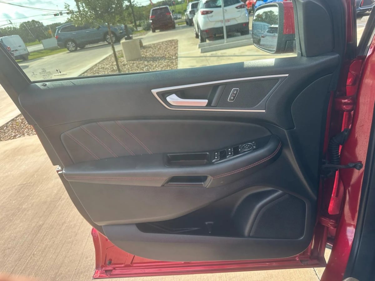 2020 Ford Edge ST photo 23