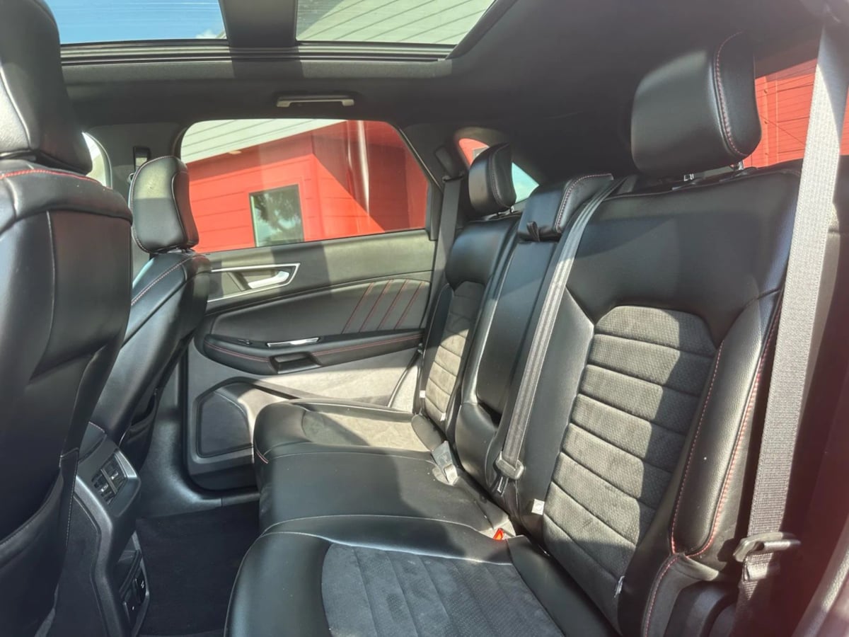 2020 Ford Edge ST photo 25