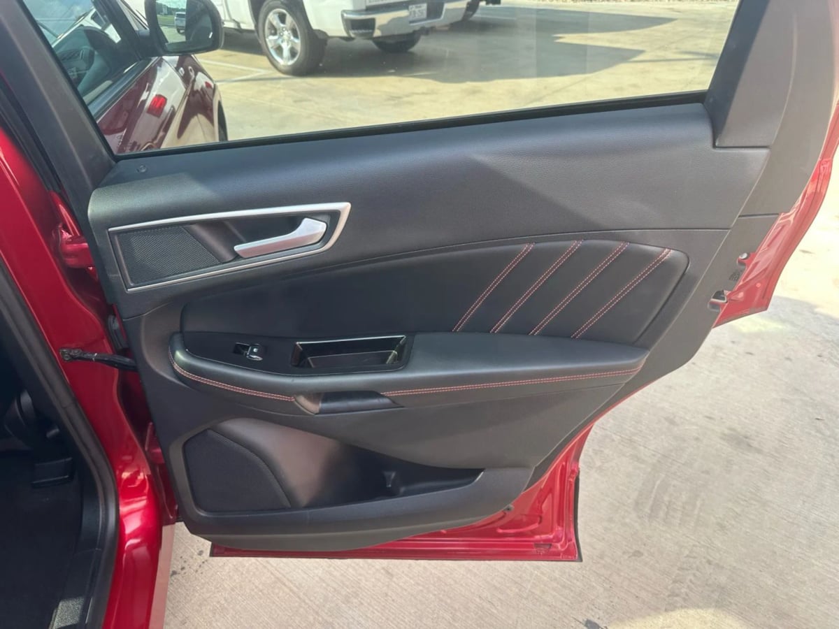 2020 Ford Edge ST photo 29
