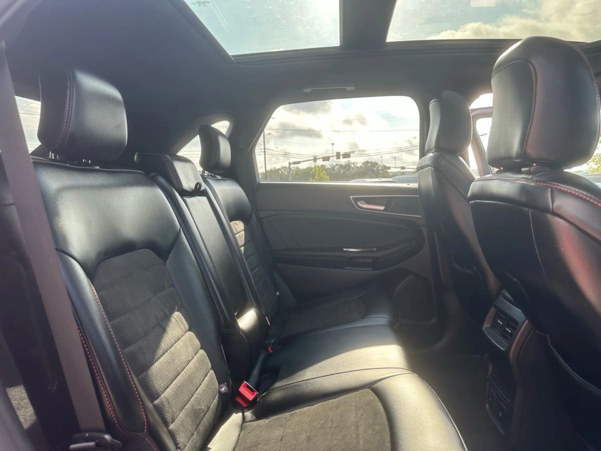 2020 Ford Edge ST photo 30