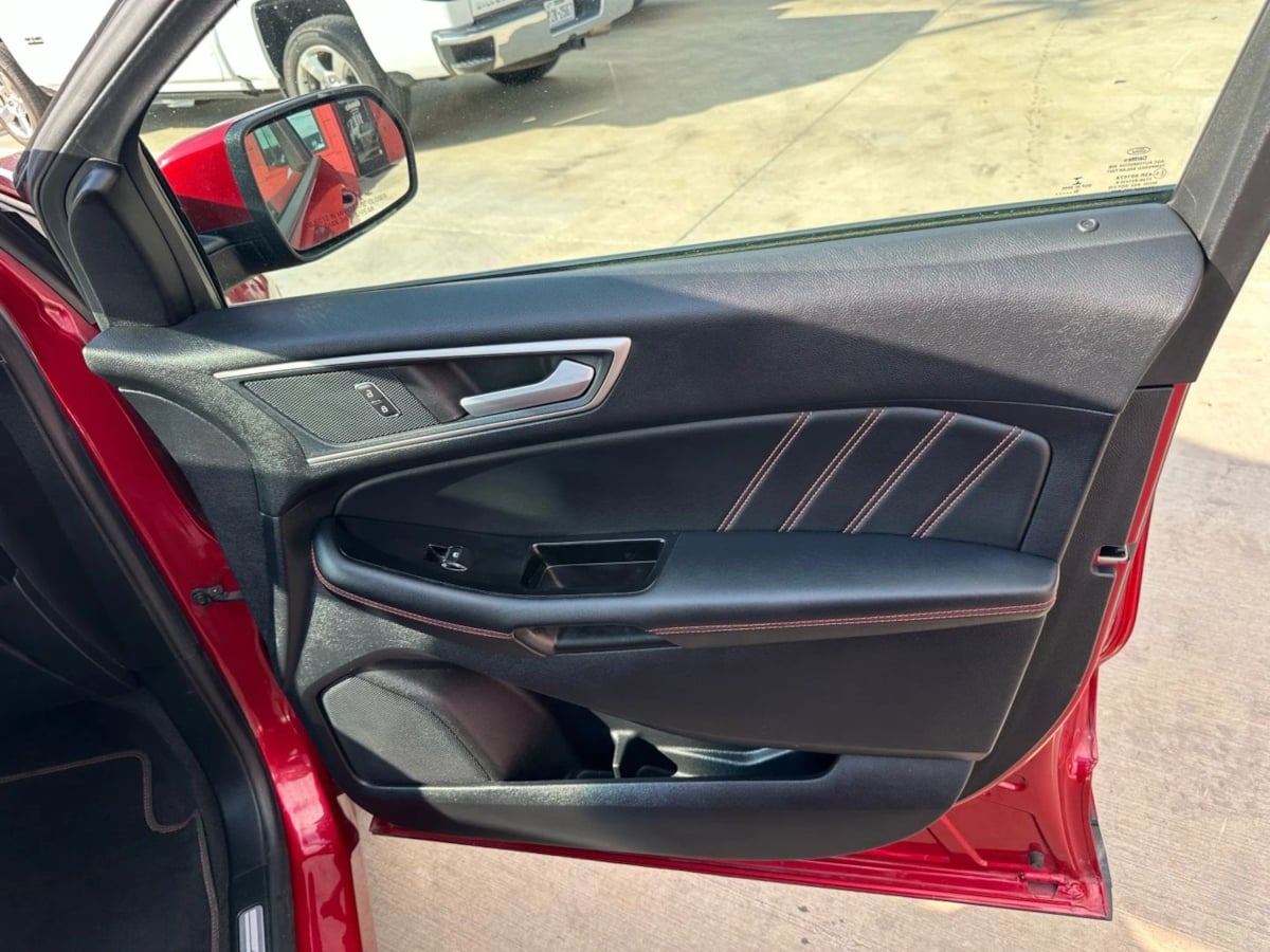 2020 Ford Edge ST photo 31