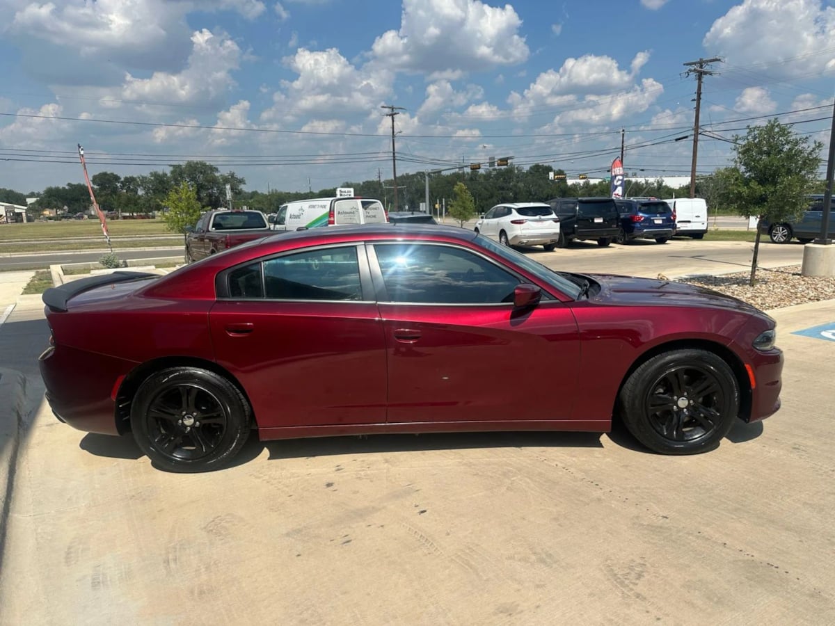 2019 Dodge Charger SXT photo 4