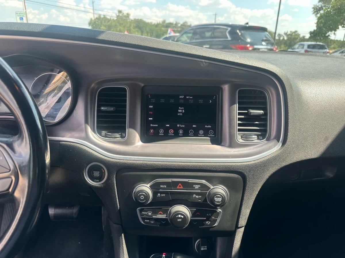 2019 Dodge Charger SXT photo 15