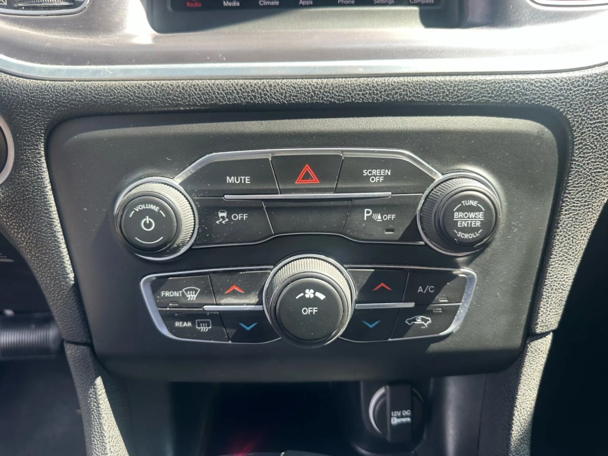 2019 Dodge Charger SXT photo 17