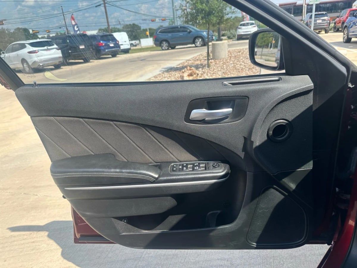 2019 Dodge Charger SXT photo 21