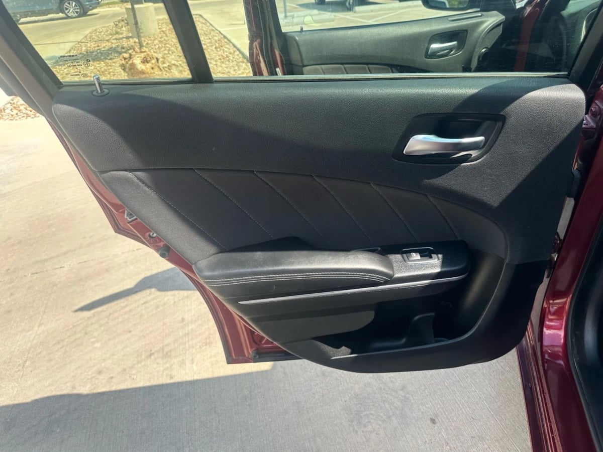 2019 Dodge Charger SXT photo 23