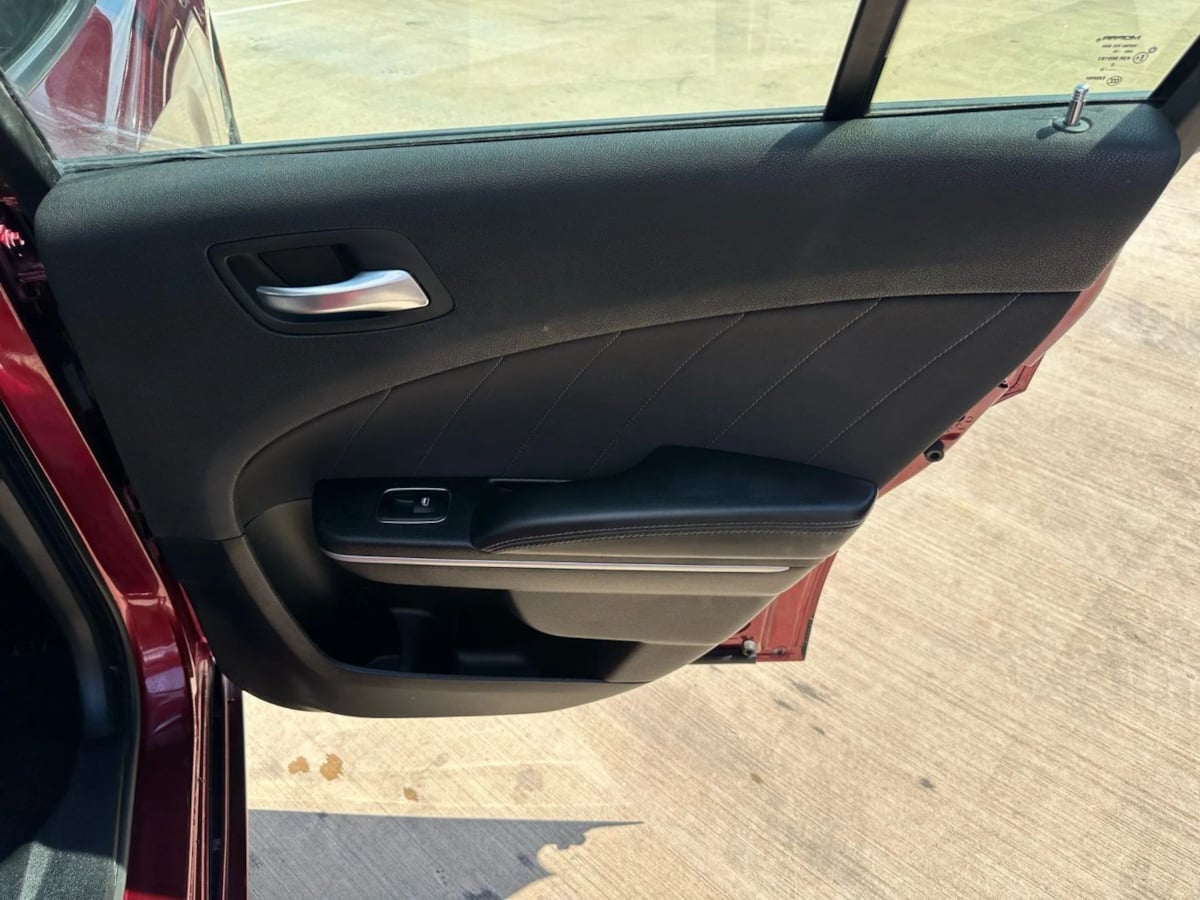 2019 Dodge Charger SXT photo 28